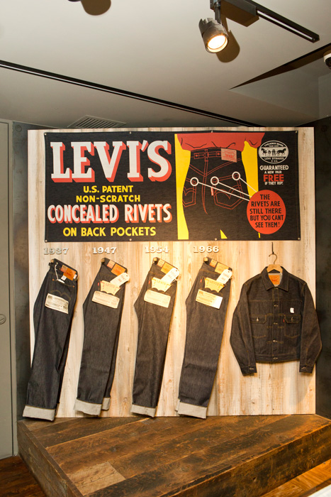 Levi´s / リーバイス 看板 / 店舗什器やインテリアなどに♪+giftsmate.net