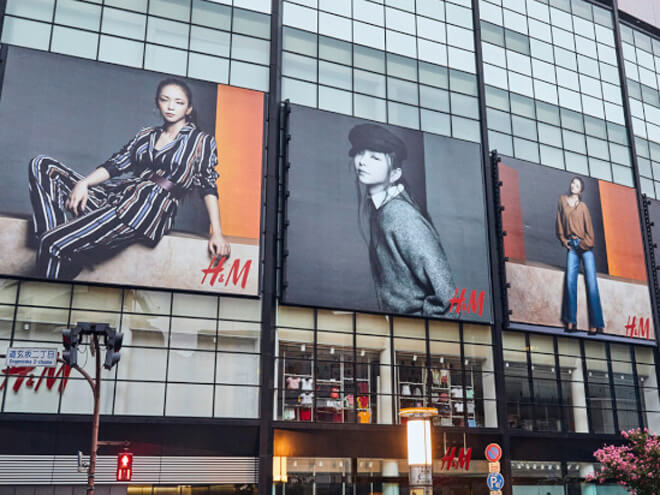 安室奈美恵の「Ｈ＆Ｍ」コラボに、男子も着たいアイテムを発見