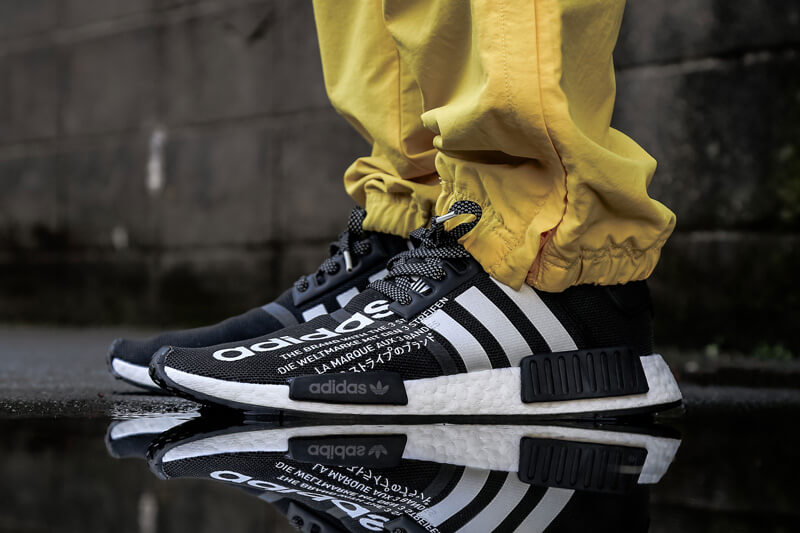 アディダス「NMD」に4つの言語をプリントしたコラボスニーカー