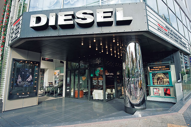 昨年11月日 カフェやギャラリー併設の大型コンセプトストアdiesel Shibuyaが渋谷 明治通り沿いcocoti内に オープン その1 店舗編 Men S Non No Web メンズノンノ ウェブ